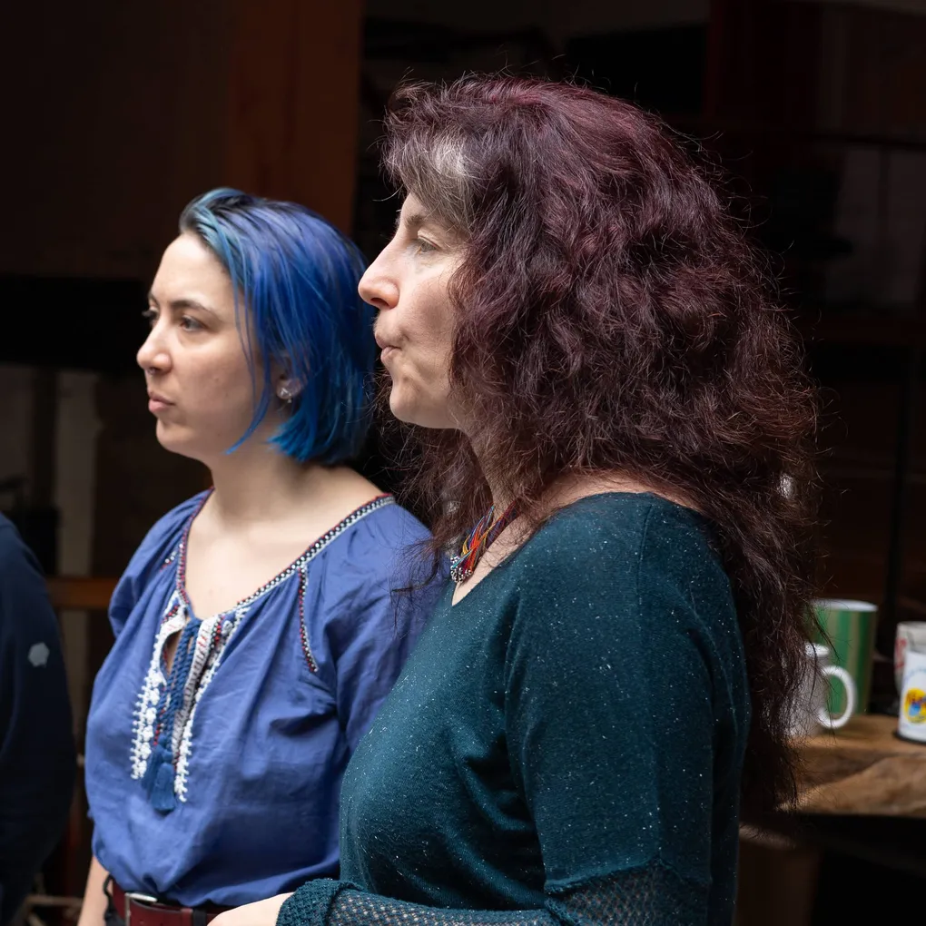 Lise La Gréca et une participante pendant un atelier de voix